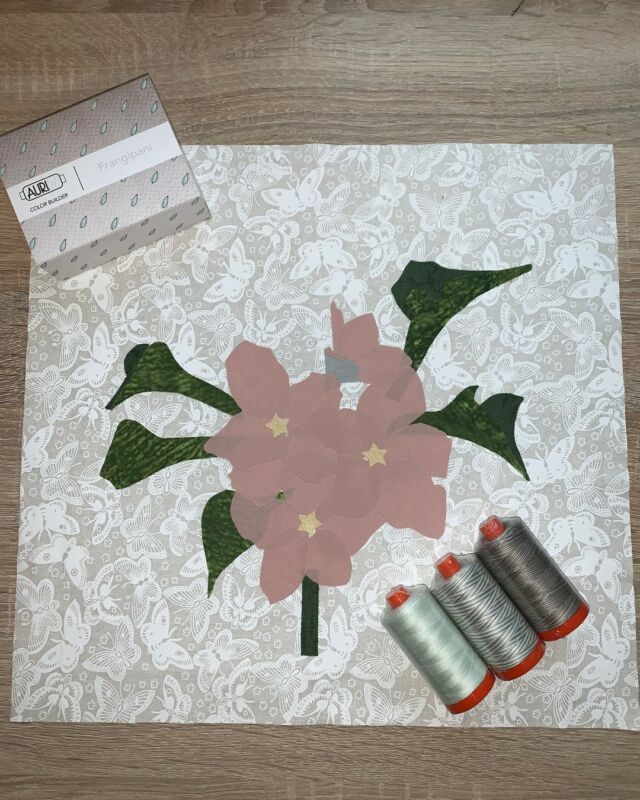I spent this weekend catching up with my Aurifil thread club block for January. I changed up the colour of the Frangipani flower so I could use a light background. Next up is some free motion quilting using the variegated threads. 
#SeamsSewSimple #AurifilThreadClub #Frangipani